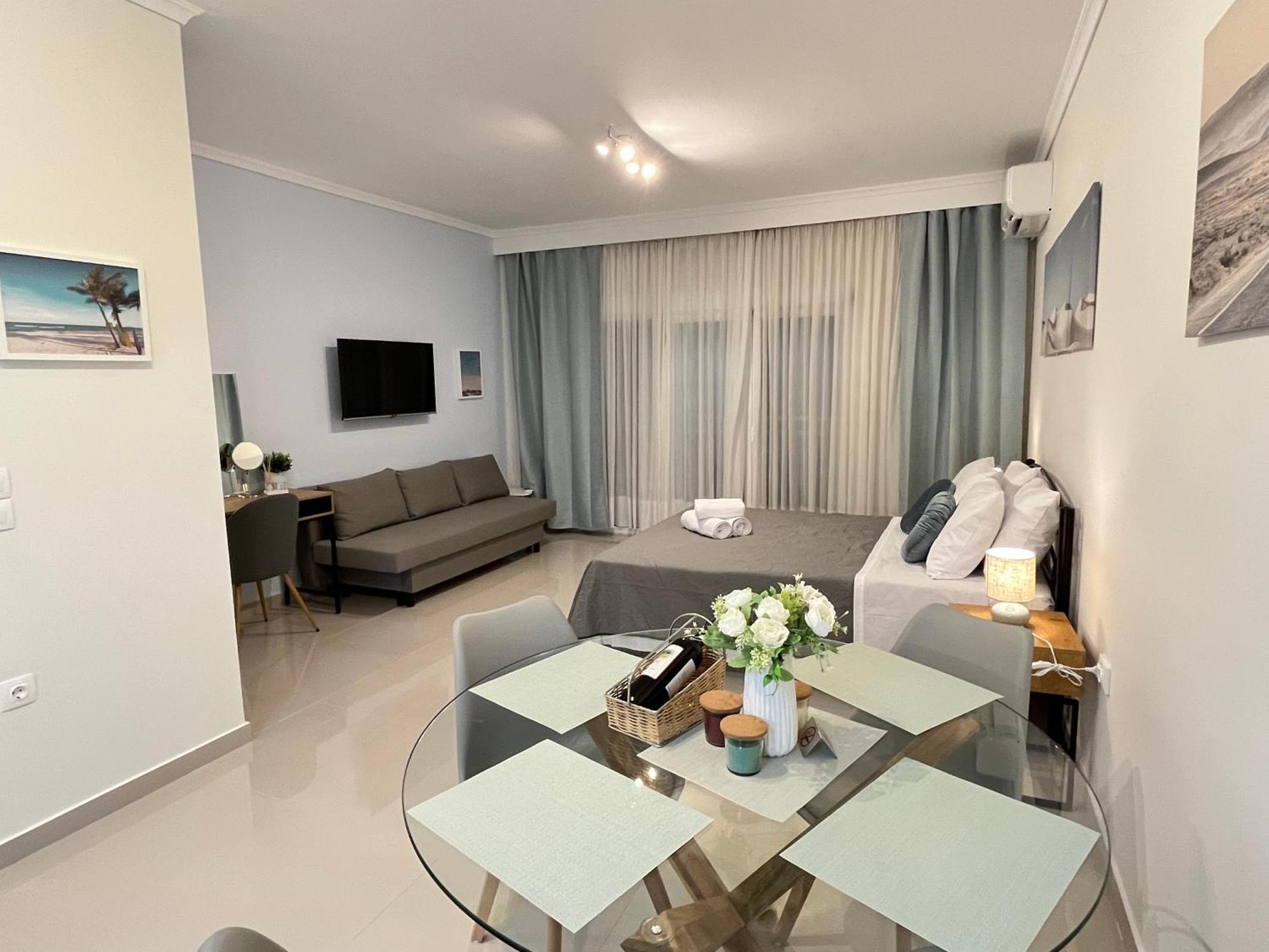 Irene Beach Front Luxury Suite Peraía Exterior foto