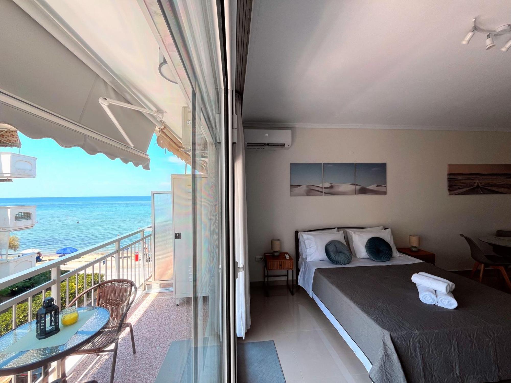 Irene Beach Front Luxury Suite Peraía Exterior foto