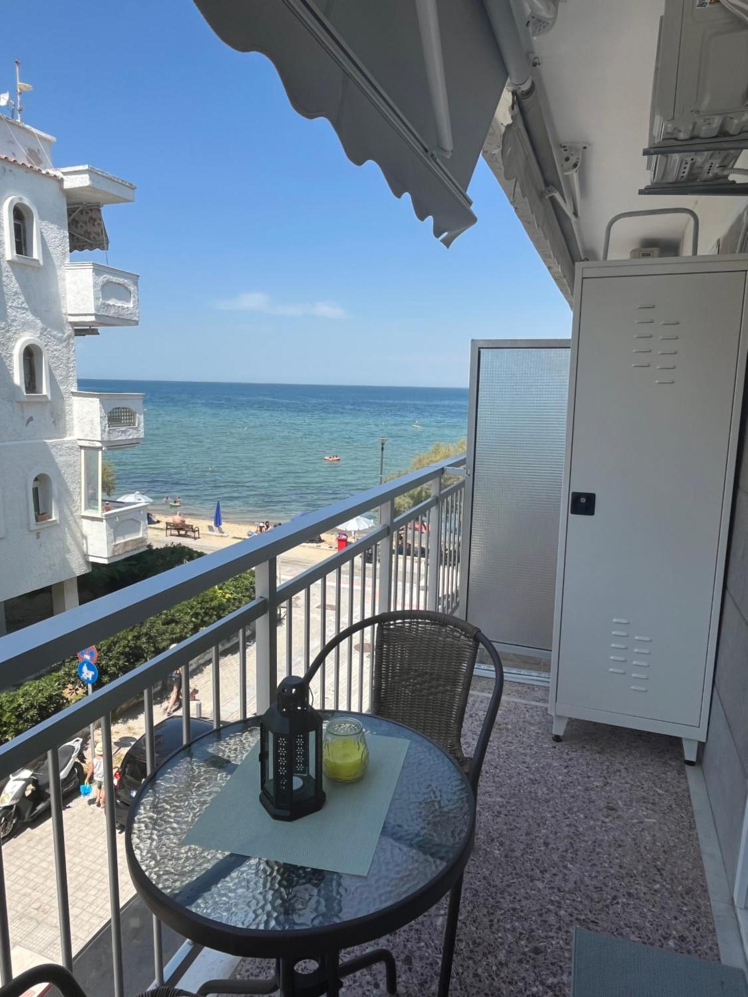 Irene Beach Front Luxury Suite Peraía Exterior foto